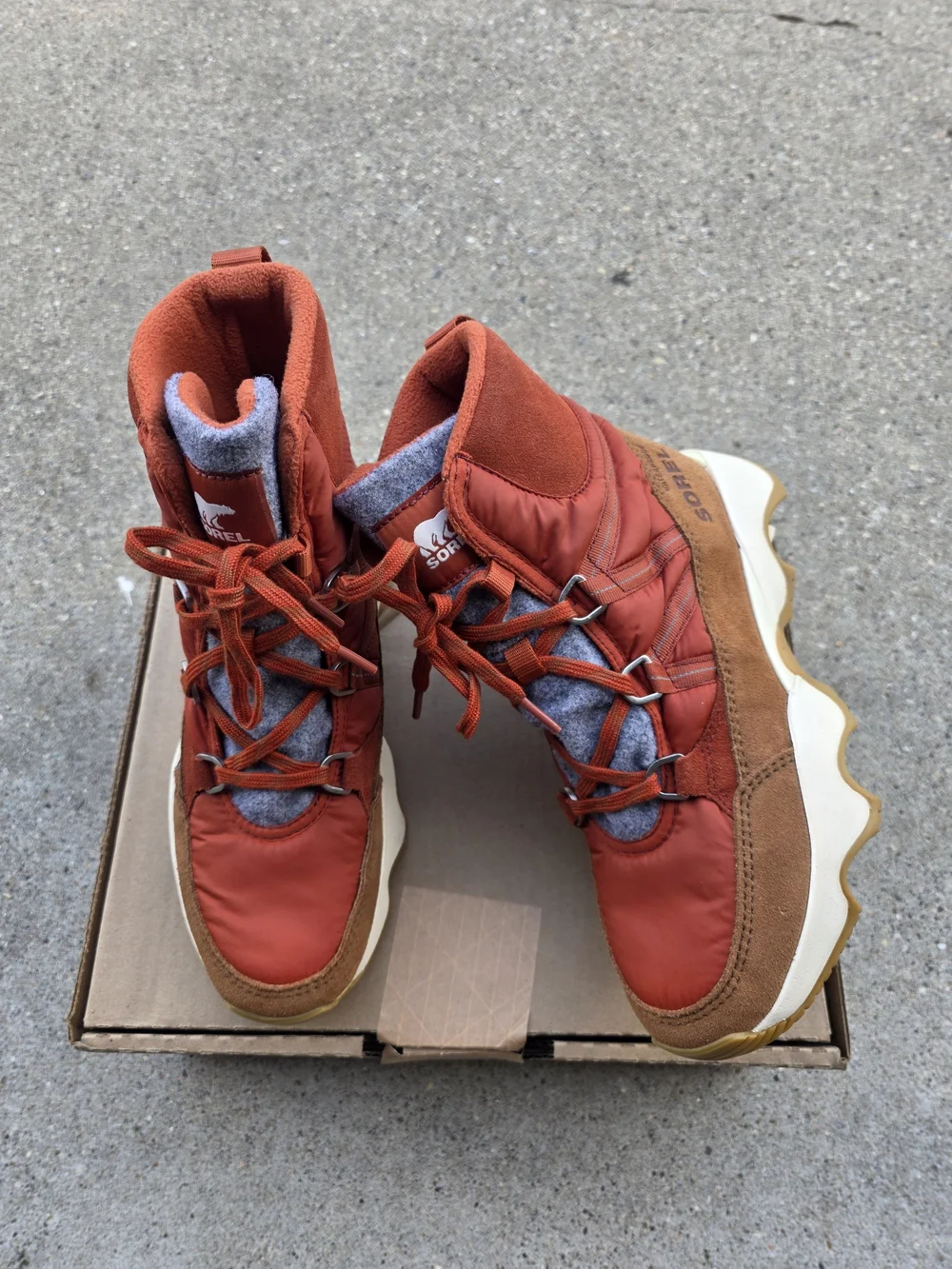 Sorel Kinetic Impact Sneaker Women Size 7